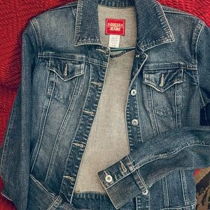 Nice fitting Guess denim jacket.  Great for spring or summer nights!!!